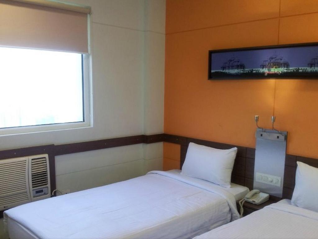 Faridabad Hotel ภายนอก รูปภาพ