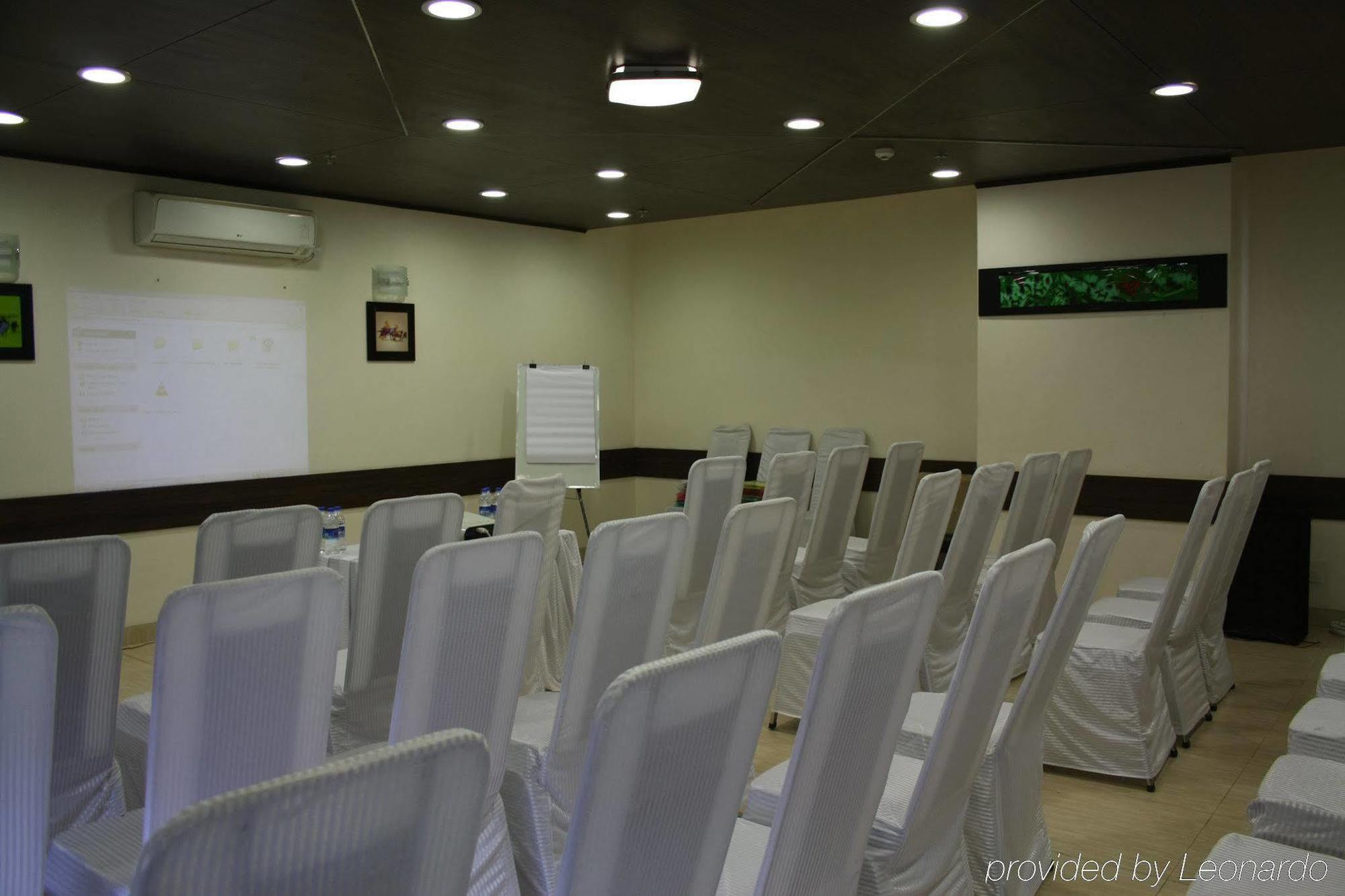 Faridabad Hotel ภายนอก รูปภาพ